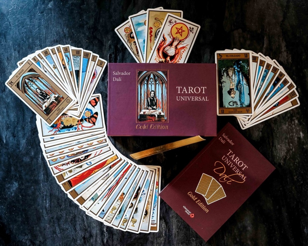 Picture of Dalí Tarot Universal Gold Edition