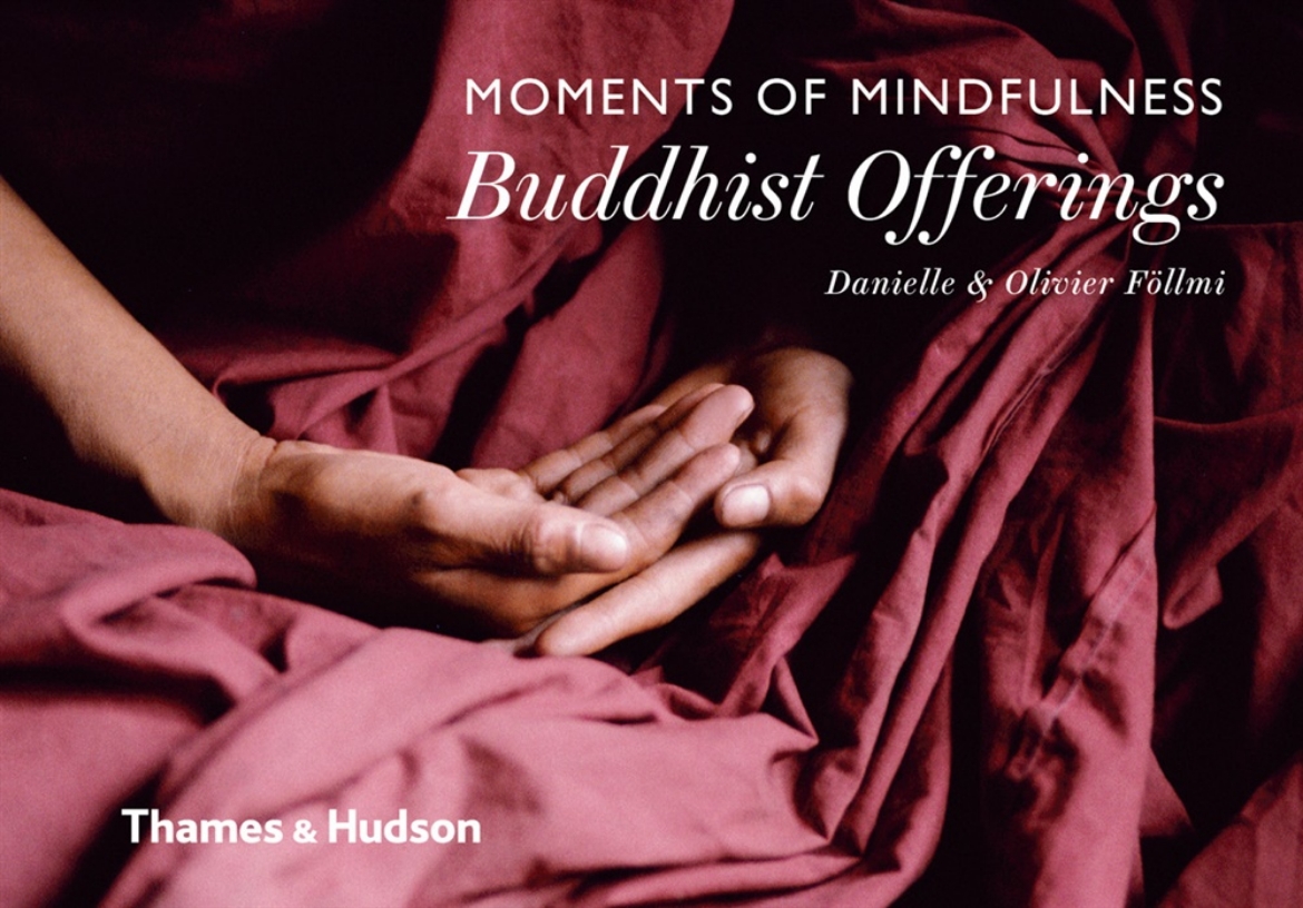 Picture of Moments of mindfulness: buddhist offerings